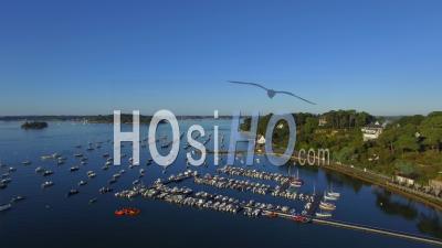 The Harbor Of Arradon In The Golfe Du Morbihan - Vidéo Drone