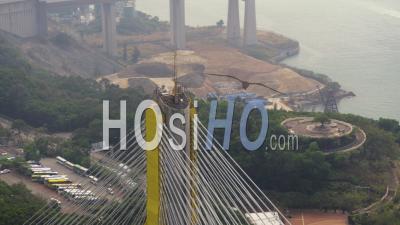 Vue Aérienne De Hong Kong Gros Plan Voler Autour De La Tour De Pôle Du Pont De Ting Kau - Vidéo Drone