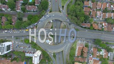 Cercle De Circulation à Medellin, Colombie - Images De Drones - Point De Vue Des Drones