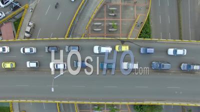 Cercle De Circulation à Medellin, Colombie - Images De Drones - Point De Vue Des Drones