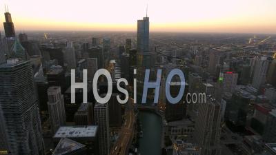 Trump Tower Et Le Centre-Ville De Chicago Dans L'illinois Aux États-Unis Drone Footage - Vidéo Drone