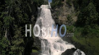 Drone Flying Up At Alexander Falls In British Columbia Canada - Video Drone Footage