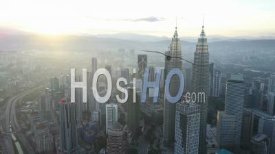 Vue Aérienne De Kuala Lumpur, Malaisie, Tours Jumelles Petronas - Vidéo Drone