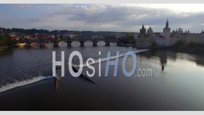 Pont Vltava Sur Le Pont Charles, Prague, République Tchèque - Vidéo Drone