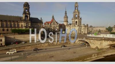 Elbe Et L'historique Katholische Hofkirche Dresden Allemagne - Vidéo Drone