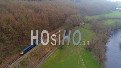 Train De Banlieue De Llangollen Au Royaume-Uni - Vidéo Drone