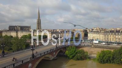Bordeaux, Pont De Pierre, Vieux Pont De Pierre à Bordeaux Et Tramway