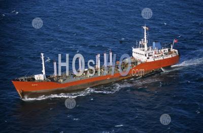 Oil Tanker On The Mediterranean Sea Heading Towards Fos Sur Mer Port, France. - Photographie Aérienne