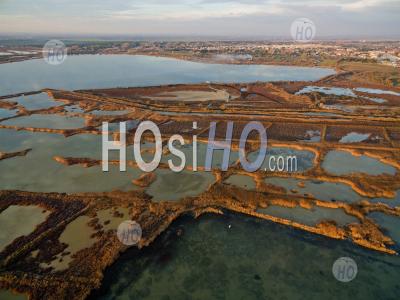 Vue Aérienne Des étangs Au Crépuscule, Aigues-Mortes - Photographie Aérienne