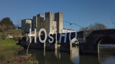 Le Pont Et Le Moulin Fortifié à Barbaste, Lot Et Garonne, Vue Aérienne- Vidéo Drone