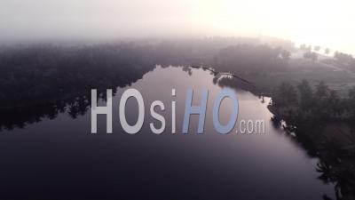 Brumes Sur La Lagune - Vidéo Drone