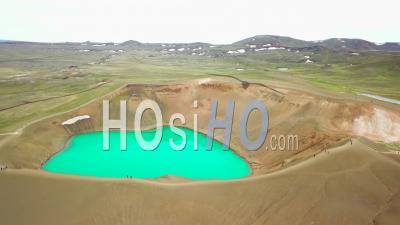 Vue Aérienne De La Région Géothermique De Krafla En Islande Avec Lacs Verdoyants Et Marmites Fumantes