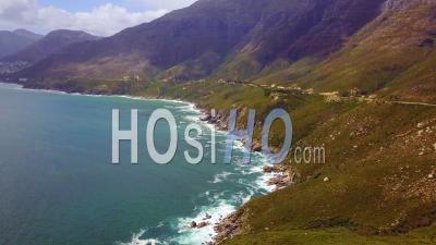 Vue Aérienne De La Magnifique Côte Et Des Routes étroites Au Sud De Cape Town, Afrique Du Sud -Vidéo Drone