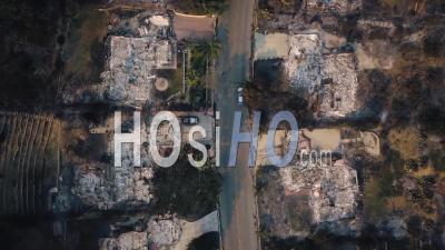 Vue Aérienne Des Maisons Détruites Par Le Feu à Ventura, Californie, à La Suite Du Feu De Forêt De Thomas En 2017 - Vidéo Drone