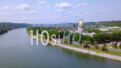 Vue Aérienne Du Capitol De Charleston, En Virginie Occidentale, Avec La Ville - Vidéo Drone