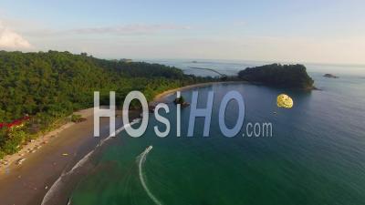 Vue Aérienne Sur Un Parasail Parasailing à Costa Rica - Vidéo Drone