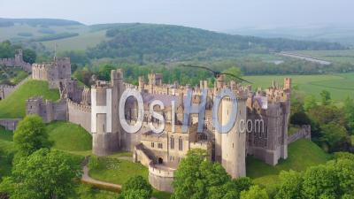 Vue Aérienne Du Château D'arundel Ou Du Palais Gothique De Medievel Dans Le Sussex De L'ouest, Angleterre - Vidéo Drone