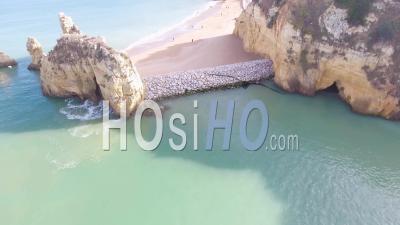 Vue Aérienne De La Plage, De L'océan Et Du Littoral De Lagos Au Portugal - Vidéo Drone