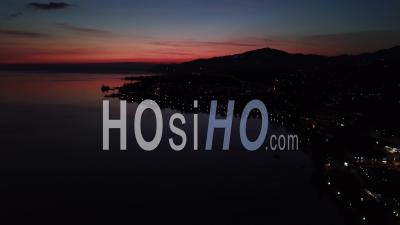 Lumières De Montreux Sur Le Lac Léman De Nuit - Vidéo Drone
