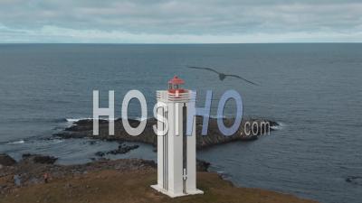 Un Phare De La Mer Dans L'ouest De L'islande - Vidéo Drone