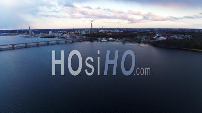 Pont Reliant Une île Au Continent, Stockholm, Suède - Vidéo Drone