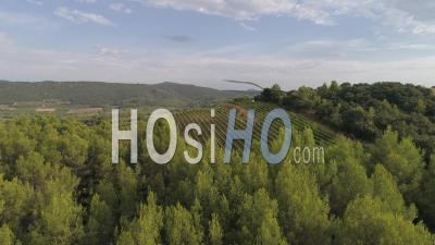 Vue Aérienne D'aniane - Vidéo Drone En été