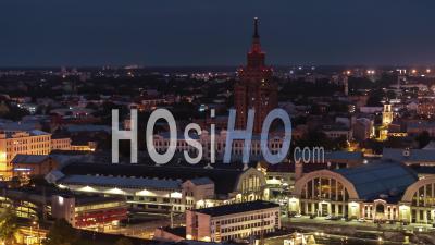 Vue Aérienne Générale De Riga La Nuit, Riga Skyline, Lettonie - Vidéo Drone