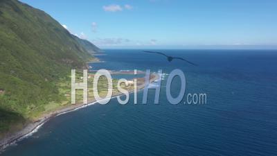 Lagune Et Falaises Sur L'île De San Jorge, Vidéo Drone