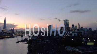 Skyline De La Ville De Londres Et Tower Bridge à Londres, Au Crépuscule - Vidéo Drone