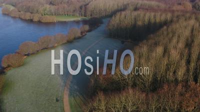 Matin Froid Et Ensoleillé Au Lac Drennec - Vidéo Drone