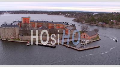 Vue Aérienne Sur La Forteresse De Vaxholm à Stockholm - Vidéo Aérienne Par Drone