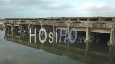 Bunker De La Base Sous-Marine, Patrimoine Mondial De L'unesco, Bassins Flottants - Vidéo Par Drone