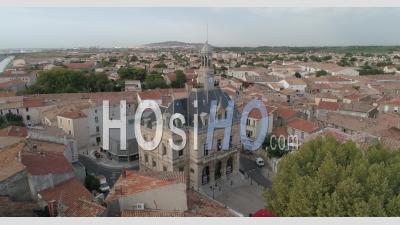 L'hôtel De Ville De Frontignan Filmé Par Drone En Hiver
