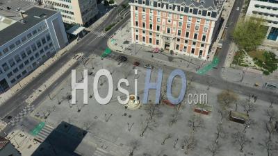 Place De La Joliette Dans La Ville De Marseille Au Jour 12, France - Vidéo Par Drone