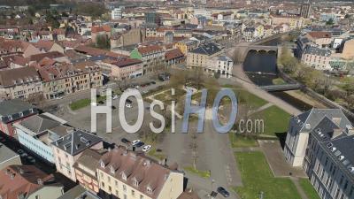 Place Des Arts, Belfort, France, Pendant La Pandémie De Covid-19 - Vidéo Drone