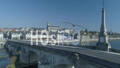 Pont Jacques Gabriel De Blois Pendant Le Confinement Du Au Covid-19 - Vidéo Drone