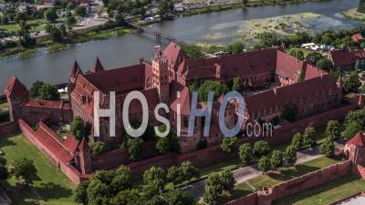 Castle Of The Teutonic Order In Malbork, Malbork ( Zamek W Maborku, Ordensburg Marienburg ) - Video Drone Footage