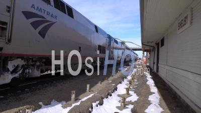 2020 - Des Passagers D'un Amtrak Sont Testés Pour Le Coronavirus Covid-19 Dans Une Gare Du Montana Pendant La Pandémie D'urgence épidémique.