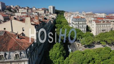 Boulevard Puget Dans La Ville De Marseille Au 26e Jour Du Confinement De Covid-19, France -  Vidéo Par Drone