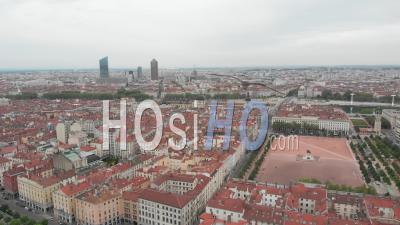 Ville De Lyon Avec La Place Bellecour - Séquence Vidéo De Drone