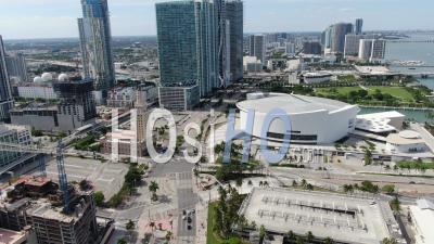 Images Aériennes Covid-19 Du Centre-Ville De Miami, American Airlines Arena. - Vidéo Drone