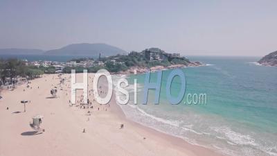Tropical, Belle Plage De Shek O, Une étendue De Sable Blanc Sur L'île De Hong Kong. Vidéo Aérienne Par Drone