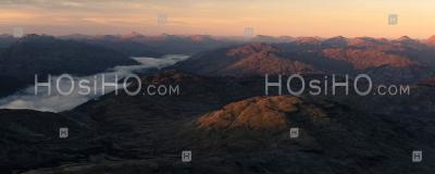 Paysage De Montagne Des Highlands écossais Au Coucher Du Soleil, à Ben Lomond Dans Le Parc National Des Trossachs, Ecosse, Royaume-Uni, Europe