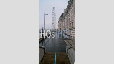 Vertical Video Of The London Eye, An Iconic London Building And Famous Tourist Attraction, Empty Deserted And Quiet As Shot During Coronavirus Covid-19 Lockdown, South Bank, England, Europe