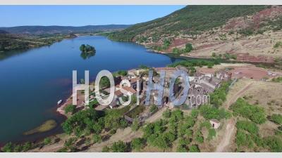 Lac Du Salagou Et Village Celles - Vidéo Drone