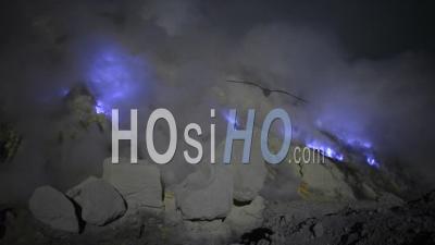 Flammes Bleues Du Volcan Kawah Ijen Indonésie