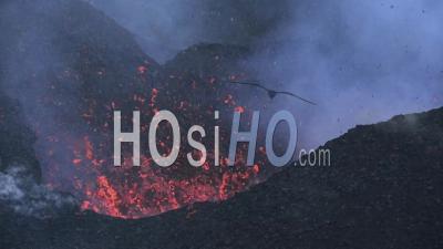 Éruption Du Volcan Tolbachik Au Kamtchatka, à L'est De La Russie