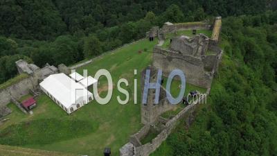 Château De Mesocco Dans Les Alpes Suisses - Vidéo Aérienne Par Drone