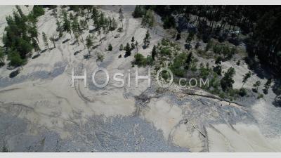 La Vallée De La Clarée Après Un Flux De Lave Torrentielle, Près De Briançon, Hautes-Alpes, France, Vidéo Prise Par Drone