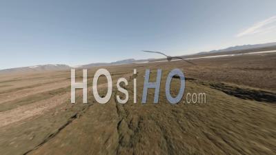Drone Fpv Volant à Travers Une Tente En Islande